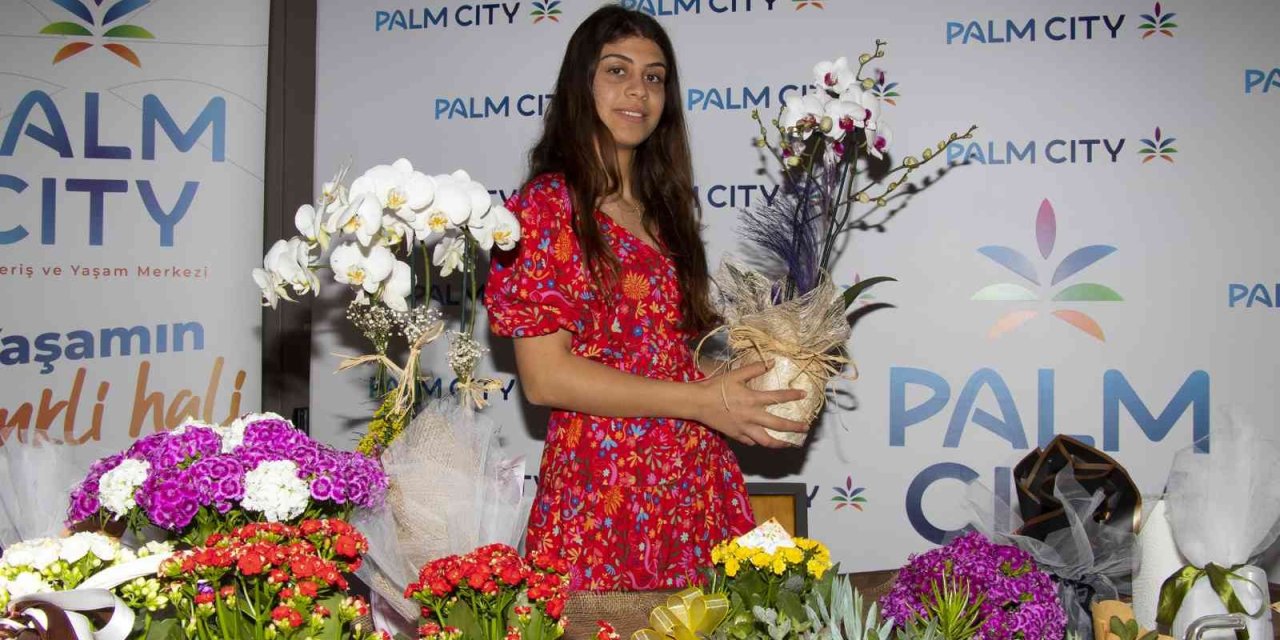 Mersin Büyükşehir Belediyesi, Anneler Günü İçin Çiçek Pazarı Kurdu