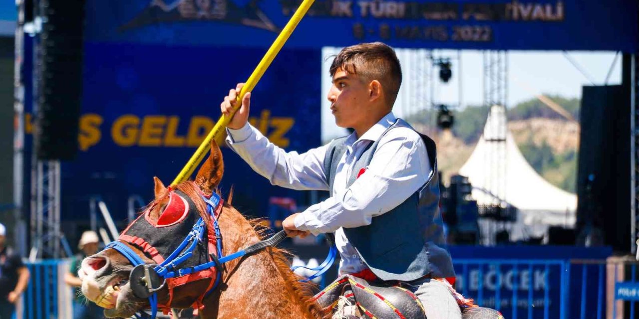 11 Kişilik Cirit Takımının 12 Yaşındaki Üyesi Cesareti Ve Yeteneğiyle Örnek Oluyor