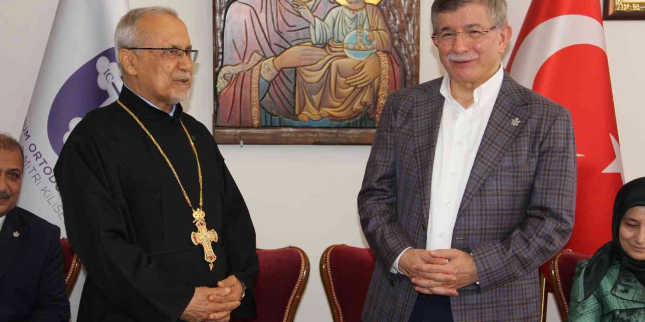 Davutoğlu, Mersin’de Hristiyan Cemaatiyle Buluştu