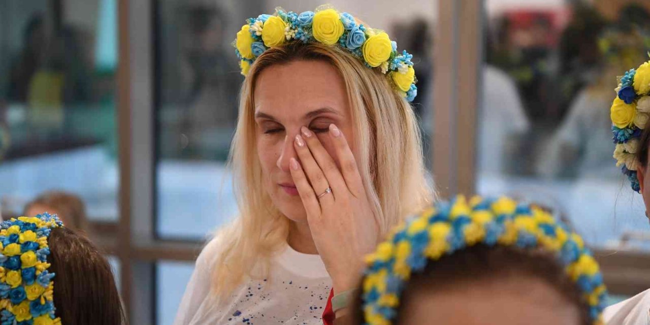 Çocuklarının Söylediği Marşlar Ukraynalı Anneleri Ağlattı