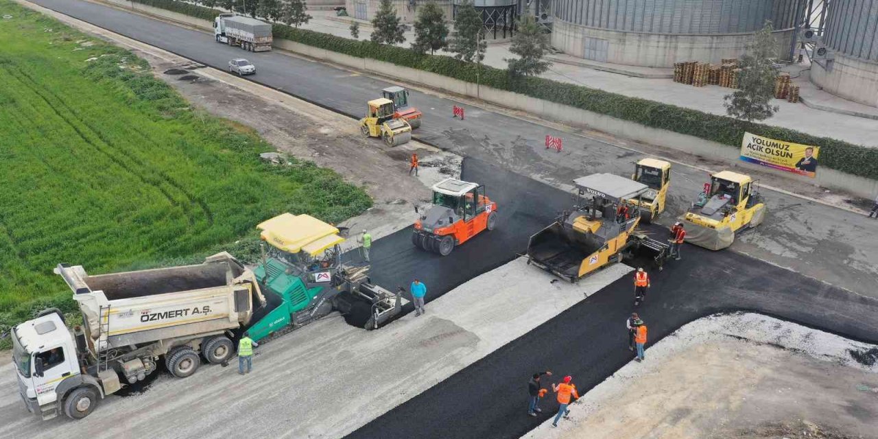 Tarsus’ta Kobi İşletmelerinin Bulunduğu Bölgenin Yolları Sıcak Asfaltla Kaplandı