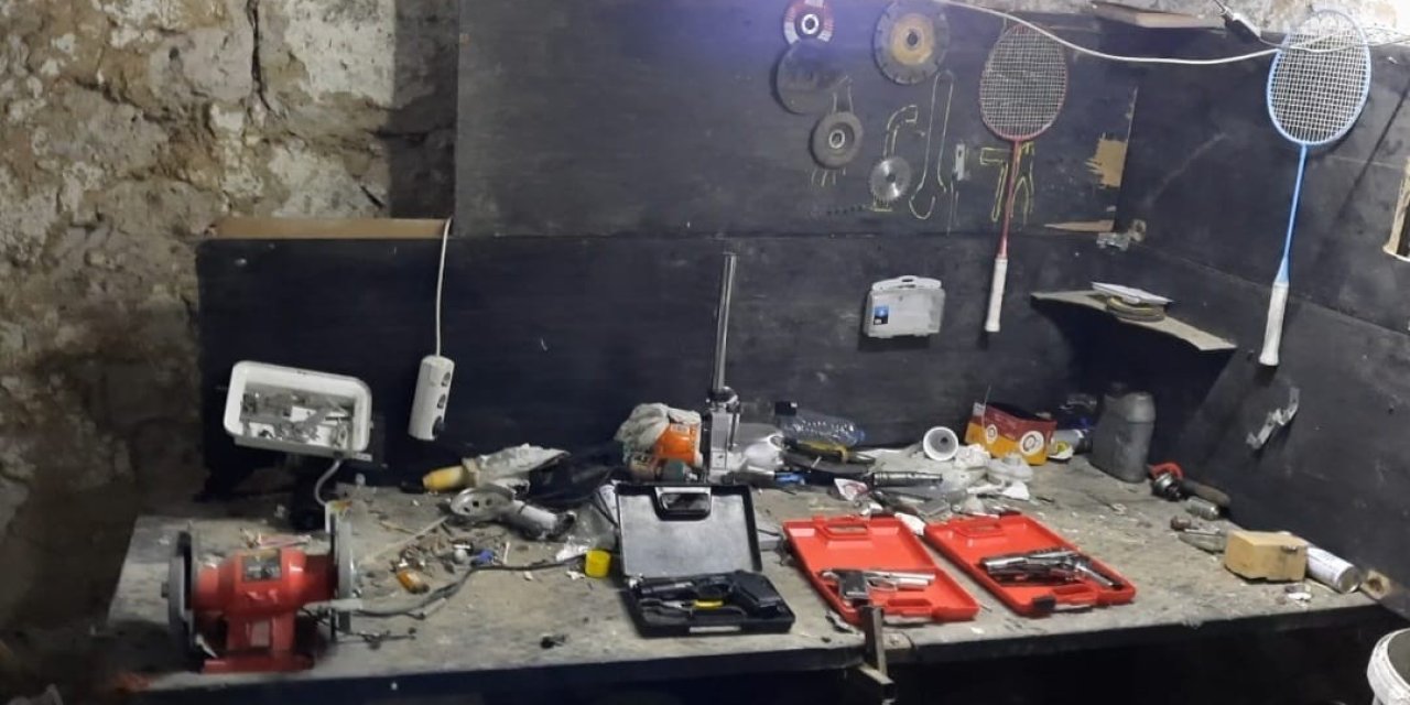 Ev Değil Silah İmalathanesi Çıktı