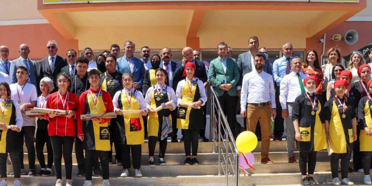 Mersin’de ’geleceğin Şefleri Meslek Liseleri Yemek Yarışması’ Yapıldı
