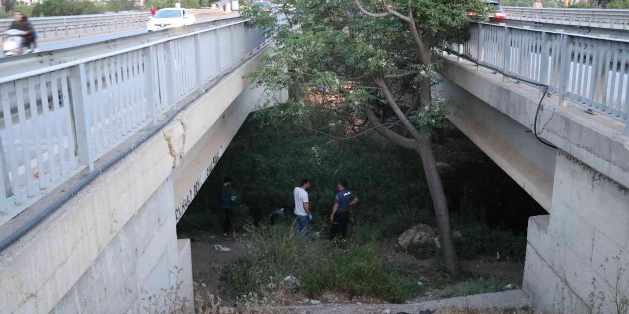 Viyadük Altında Erkek Cesedi Bulundu