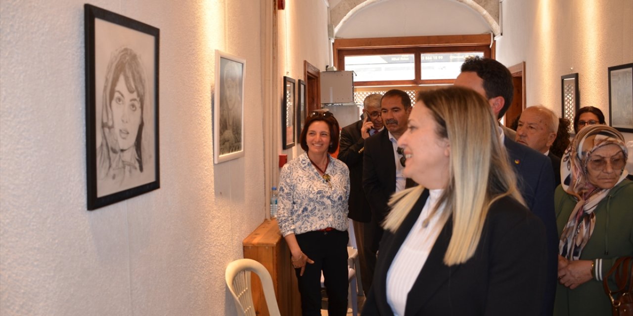 Karaman'da "Yaşamsal Çizgiler" Adlı Resim Sergisi Açıldı