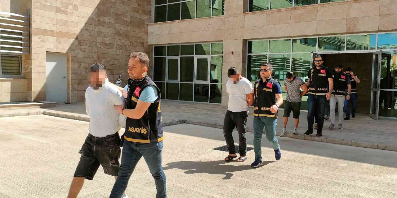 Pişkin Hırsızdan Gazetecilere: "çek Çek Antalya Yakışıklı Görsün"