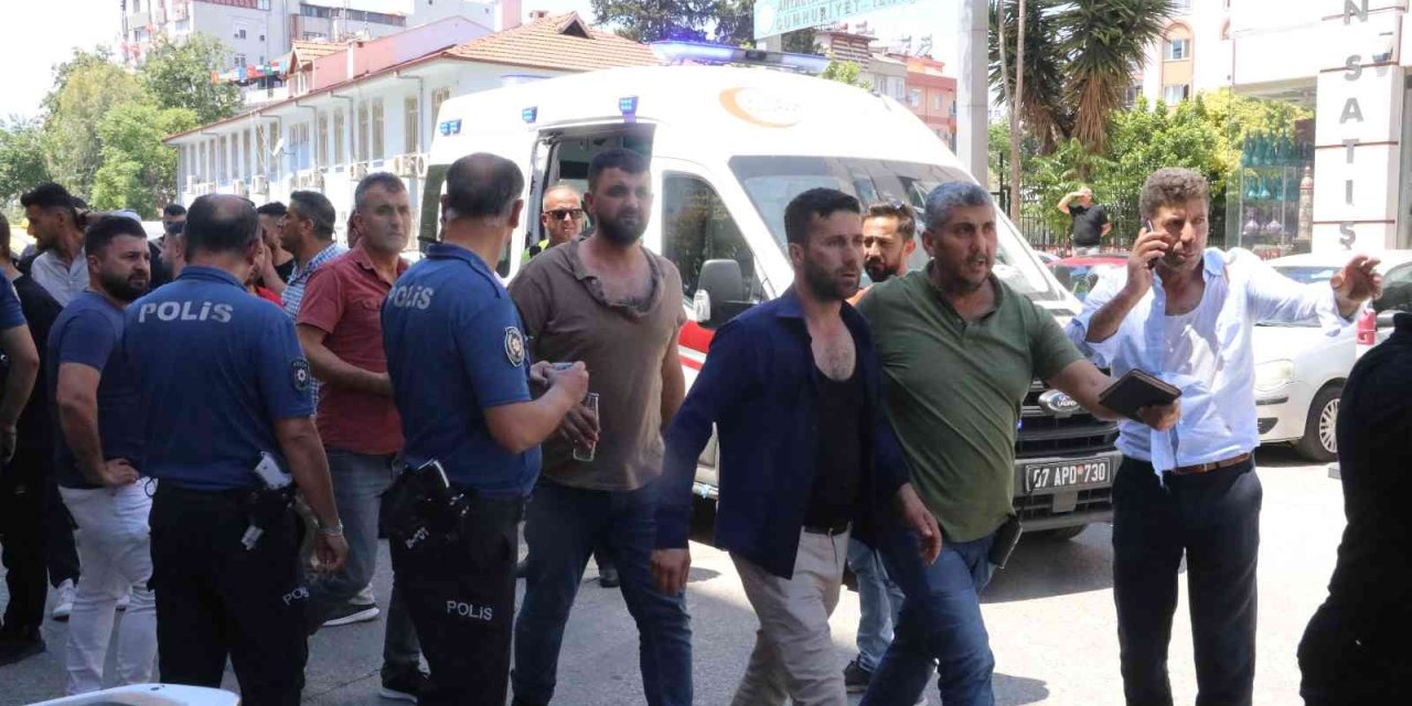 Tapu Kavgasında Taş Ve Sopalar Konuştu: 10 Yaralı, 8 Gözaltı