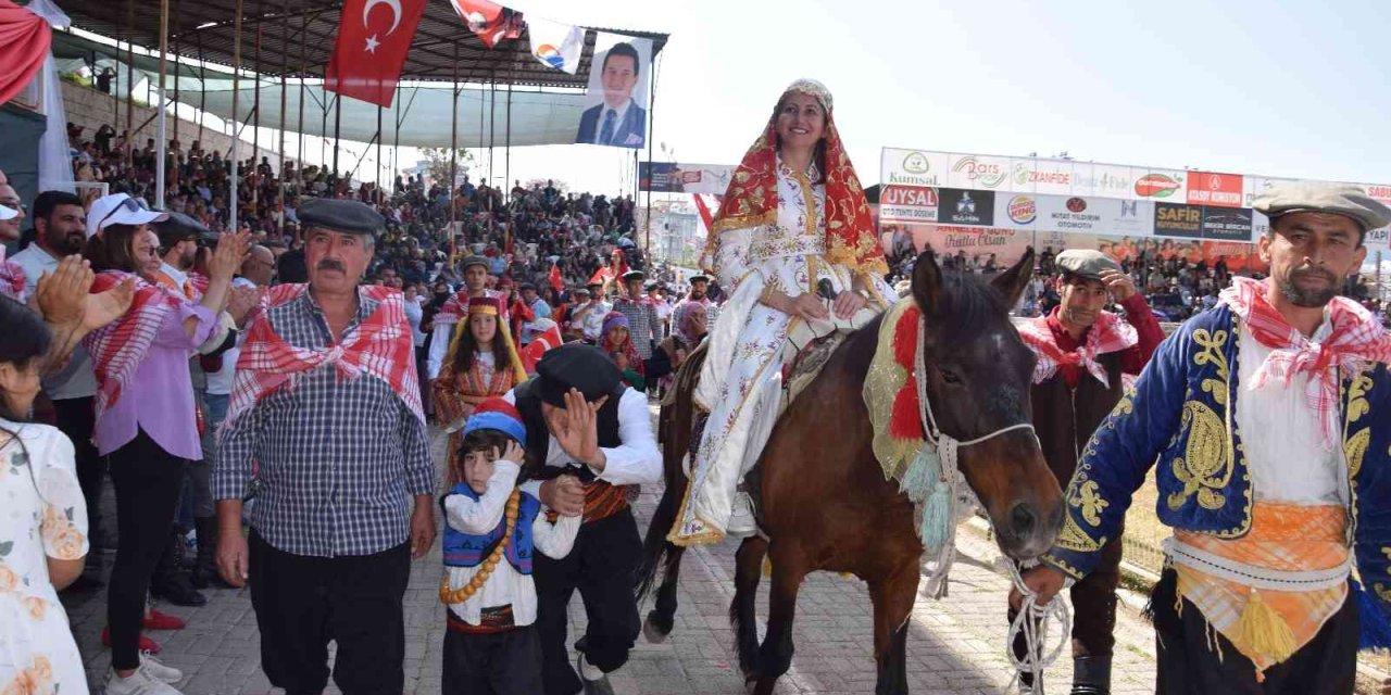 Yörük Göçü Korteji Renkli Görüntülere Sahne Oldu