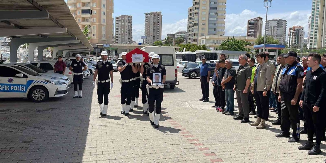 Mersin’de Trafik Kazasında Ölen Polis Memuru İçin Tören Düzenlendi