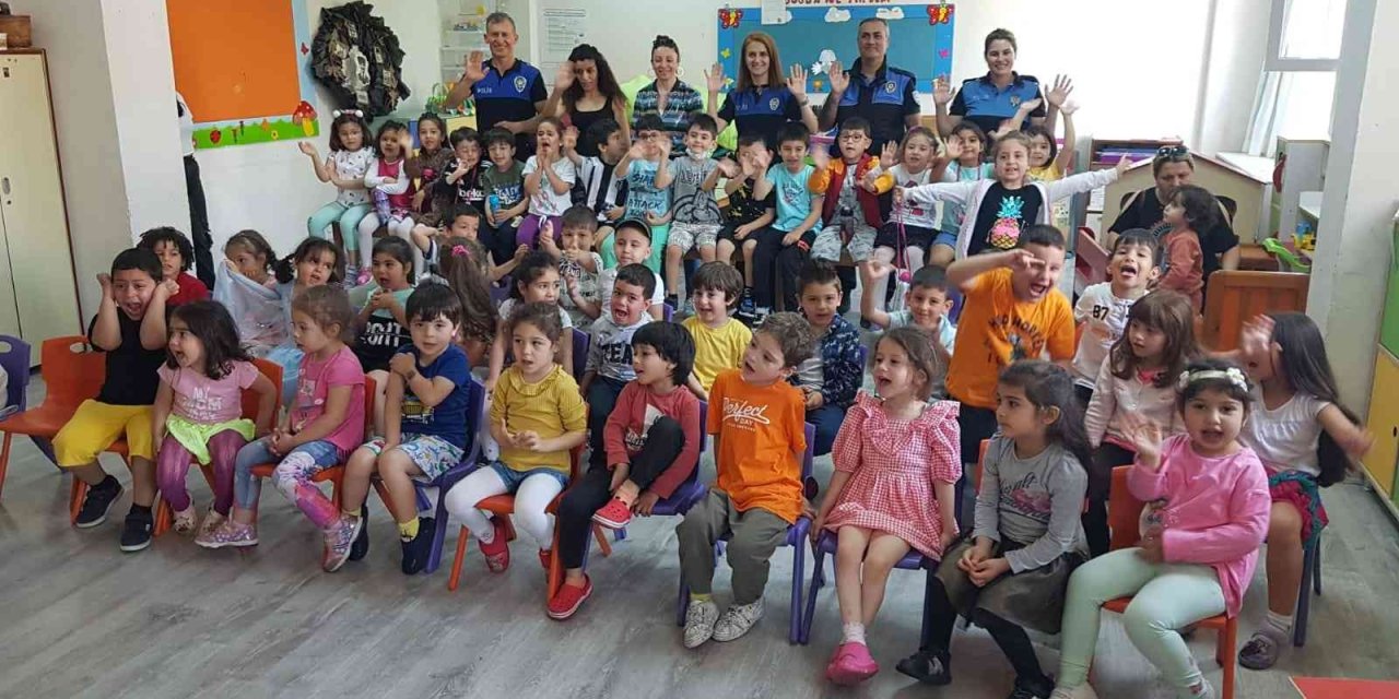 Mersin Polisi Öğrencileri Bilgilendiriyor