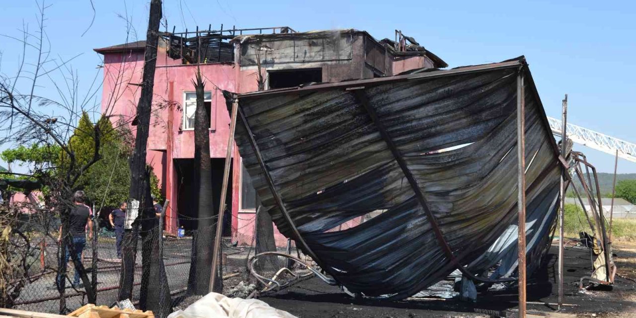 Fide İşçilerinin Kaldığı Lojman Küle Döndü