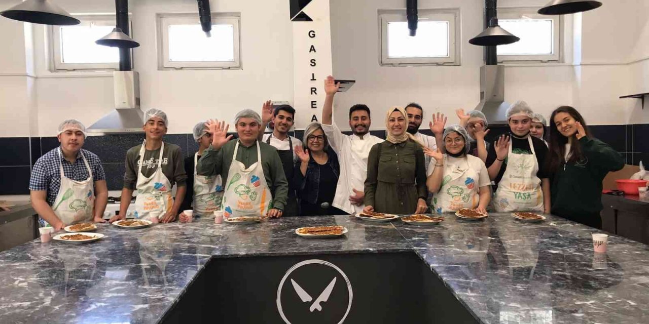 Özel Bireyler, Akdeniz Üniversitesi’nde Pizza Ve Pide Yapmayı Öğrendi