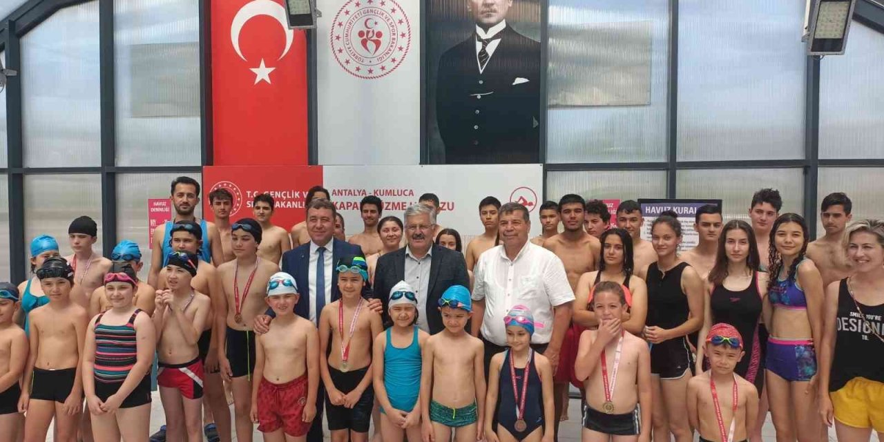 Kumluca’da Yüzme Şenliği Düzenlendi