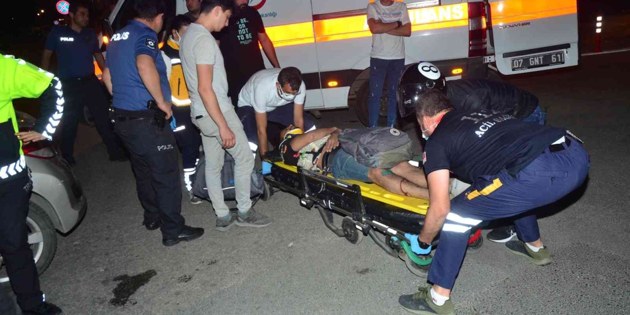 Motosiklet Yayaya Çarptı: 3 Yaralı