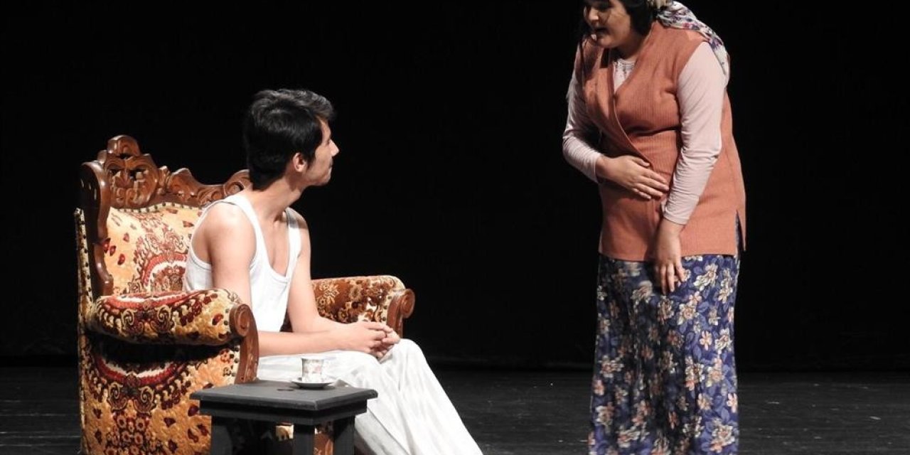 Öğrenciler Sınıftan Sahneye İnerek Tiyatro Oynayacak