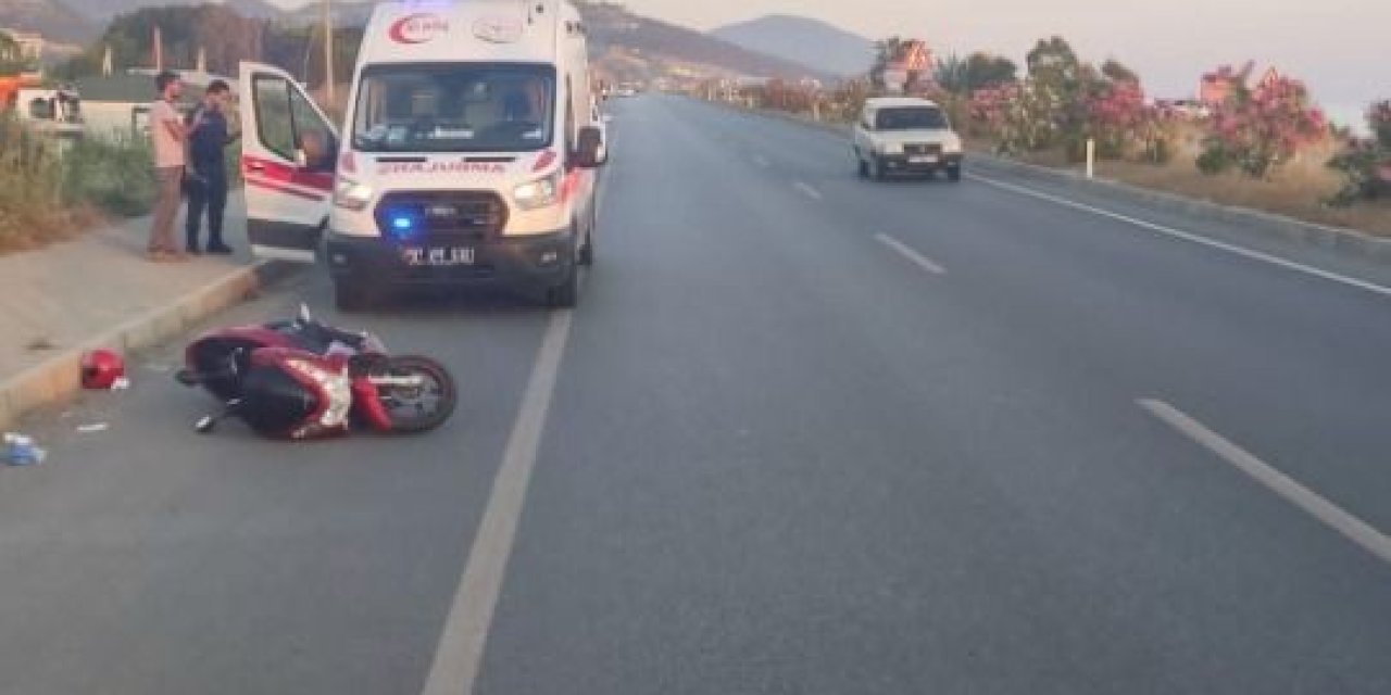 Lastiği Patlayarak Devrilen Motosiklette İki Kişi Yaralandı