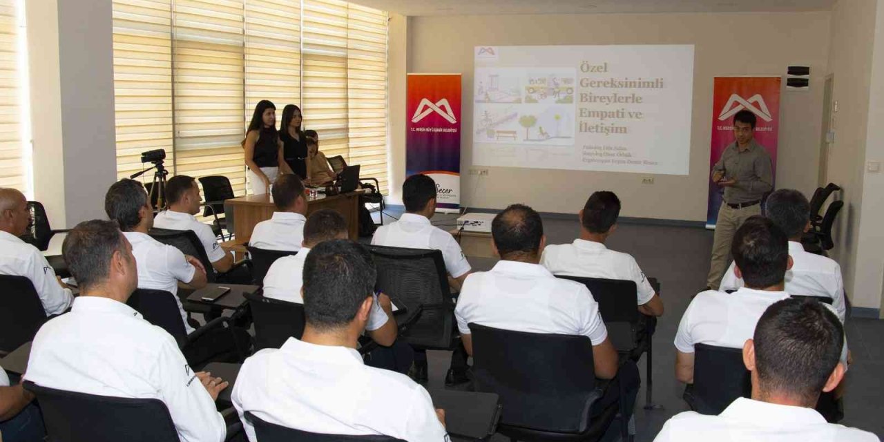 Mersin Büyükşehir Belediyesinden Otobüs Şoförlerine ’empati’ Eğitimi