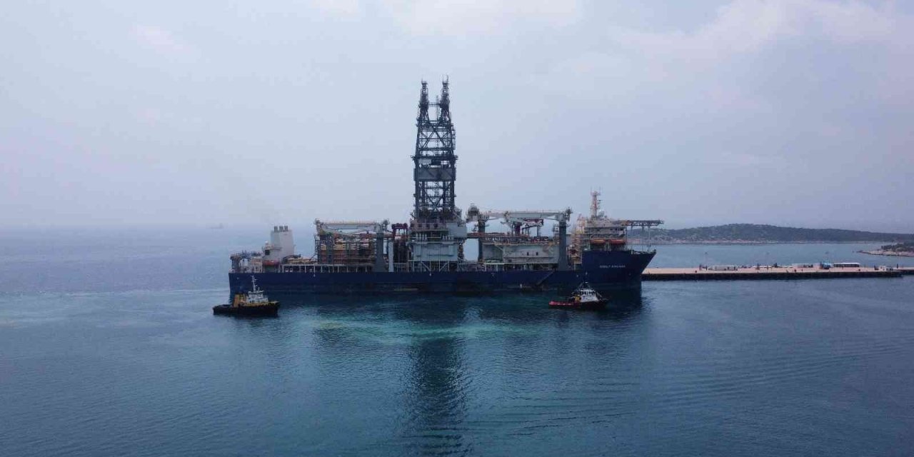 Türkiye’nin Dördüncü Sondaj Gemisi Limana Yanaştı