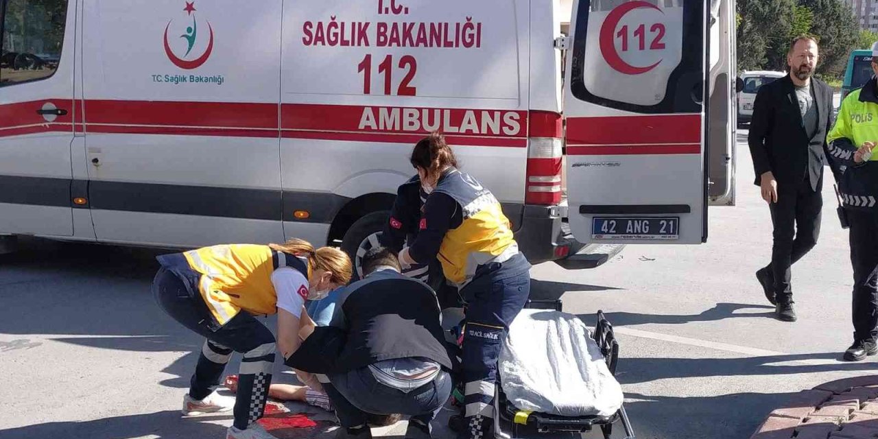 Kırmızı Işık İhlali Yapan Minibüs Yayaya Çarptı