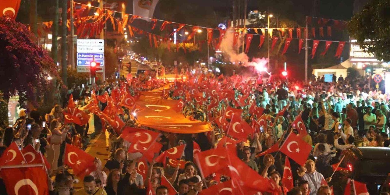 Alanya’da Binlerce Kişi 19 Mayıs’ı Coşkuyla Kutladı