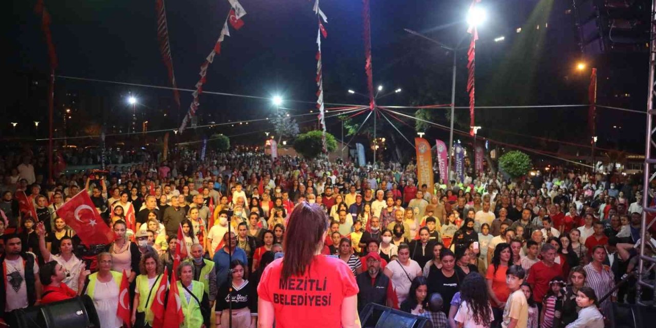 Mezitlililer, 19 Mayıs Coşkusunu Kibrit Kutusu İle Yaşadı