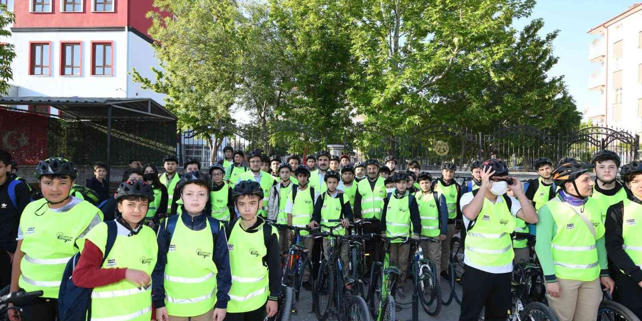 Konya’da Öğrenciler Okullarına Güvenli Bisiklet Yolu İle Gidiyor