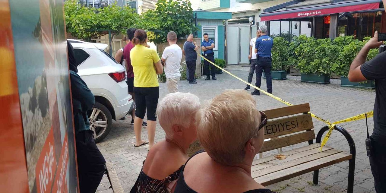 Cinnet Getiren Ukraynalı Baba, 2 Çocuğunu Bıçaklayarak Öldürdü