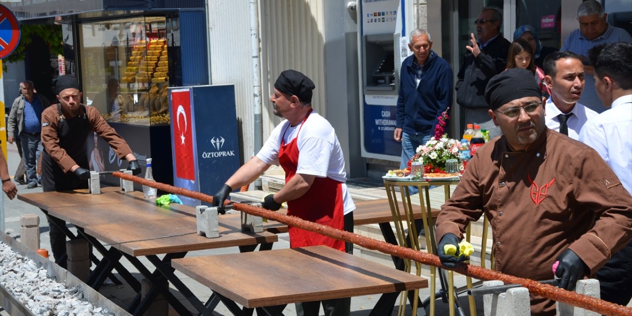 Karaman'da 20 Metre Uzunluğunda Adana Kebabı Yapıldı