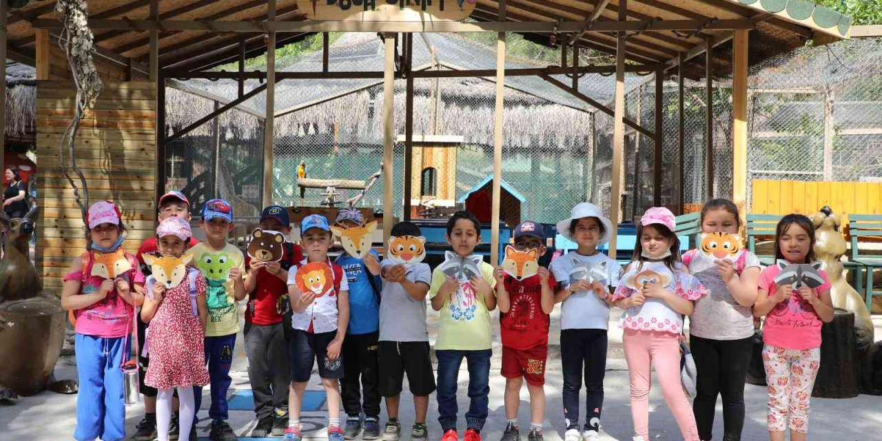 Minik Öğrenciler, Antalya Hayvanat Bahçesi’nde Resim Yaptı
