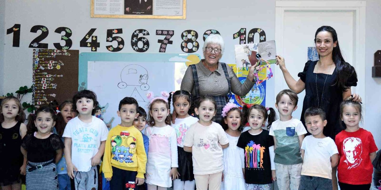Muratpaşa Yaşlı Meclisi Üyeleri, Çocuklara Masal Okudu