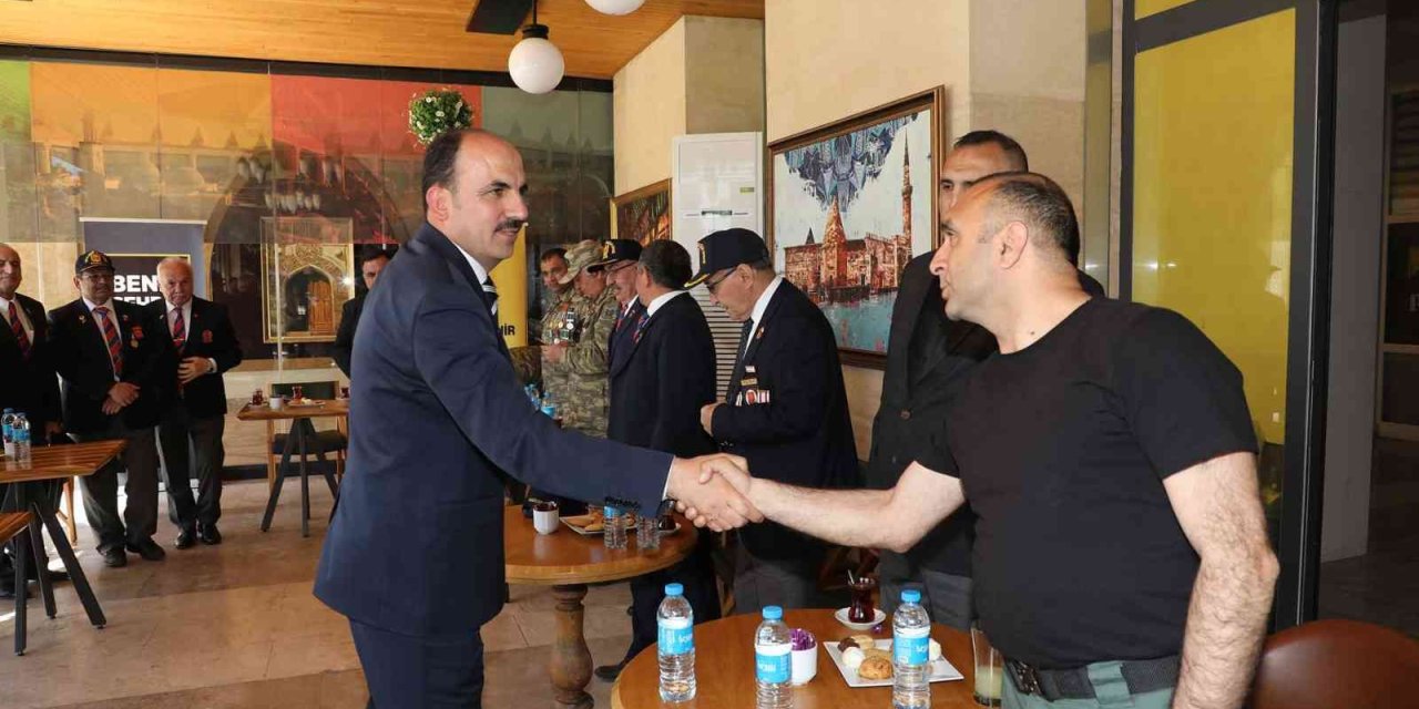 Başkan Altay Karabağlı Gazilerle Buluştu