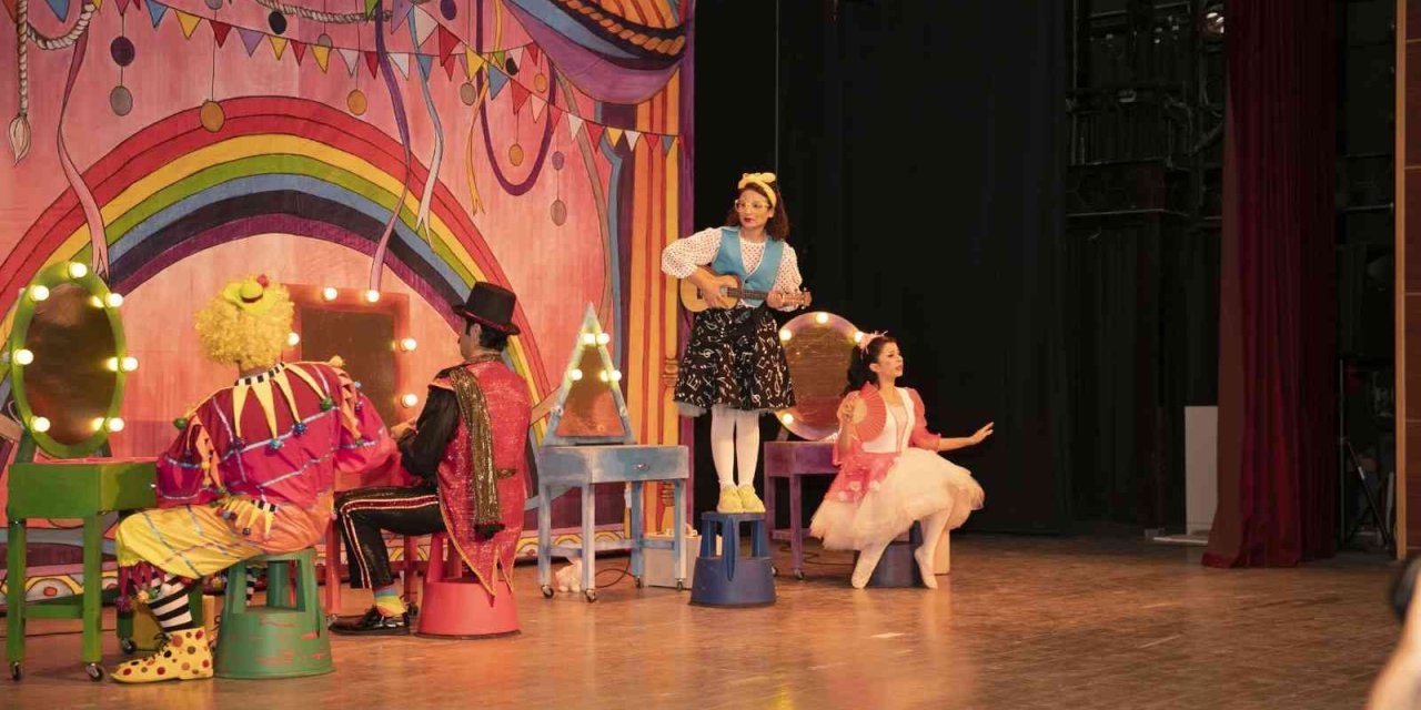 Mersin Şehir Tiyatrosu, Oyunlarını Gülnar, Mut Ve Erdemli’de Sahneledi