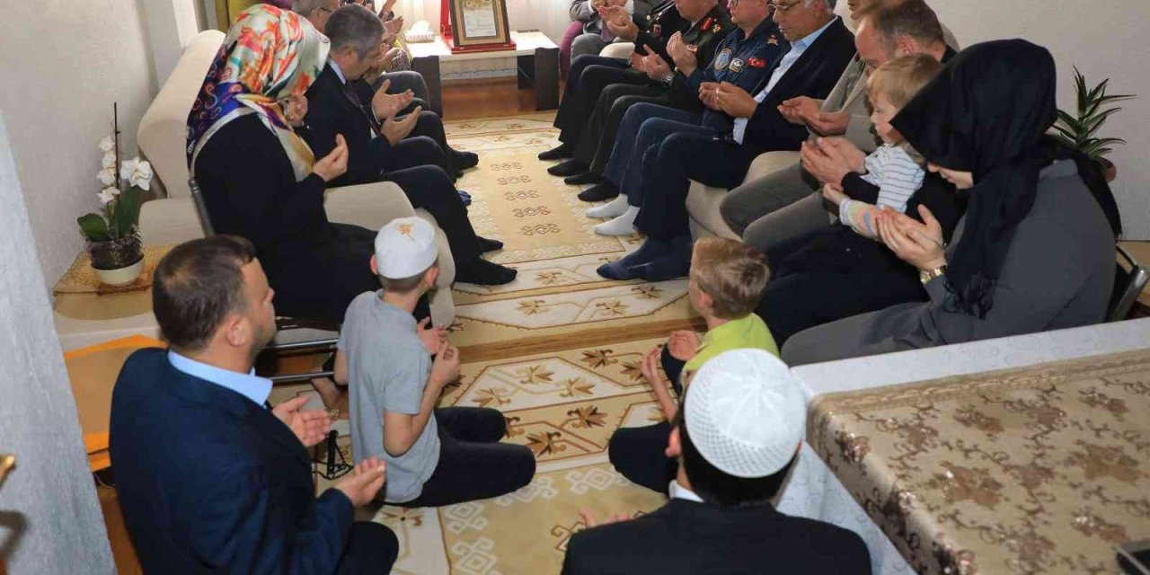 Vali Özkan, Şehit İsmet Işık’ın Ailesini Ziyaret Etti