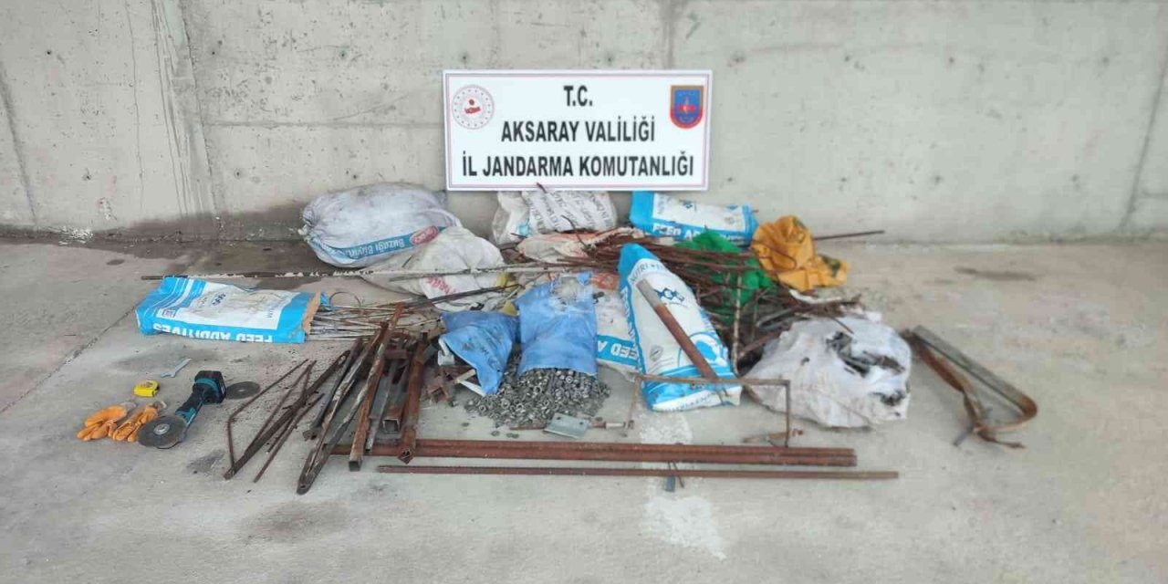 Aksaray'da Yollarda Malzeme Çalan Kişi Yakalandı