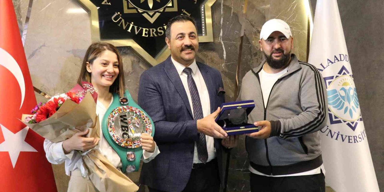 Türkiye’nin İlk Wbc Kadın Şampiyonu Çetin, Dünya Şampiyonu Serrona’ya Meydan Okudu