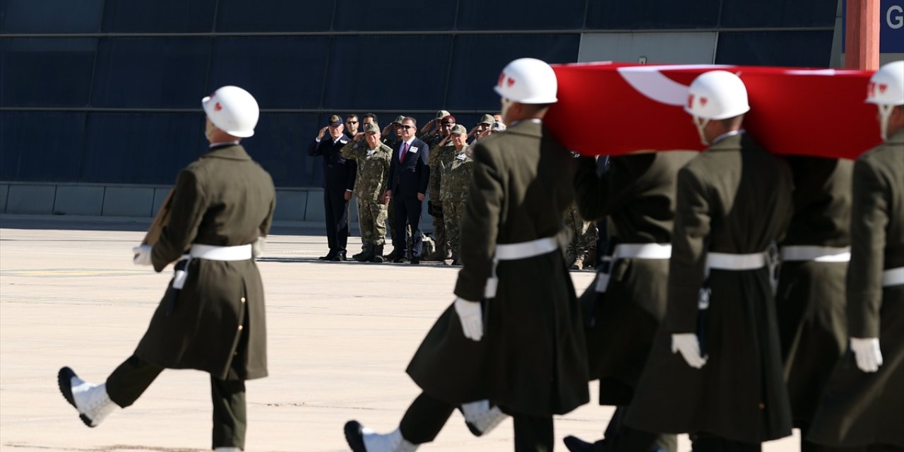 Türkiye Şehitlerini Yüreğine Gömüyor