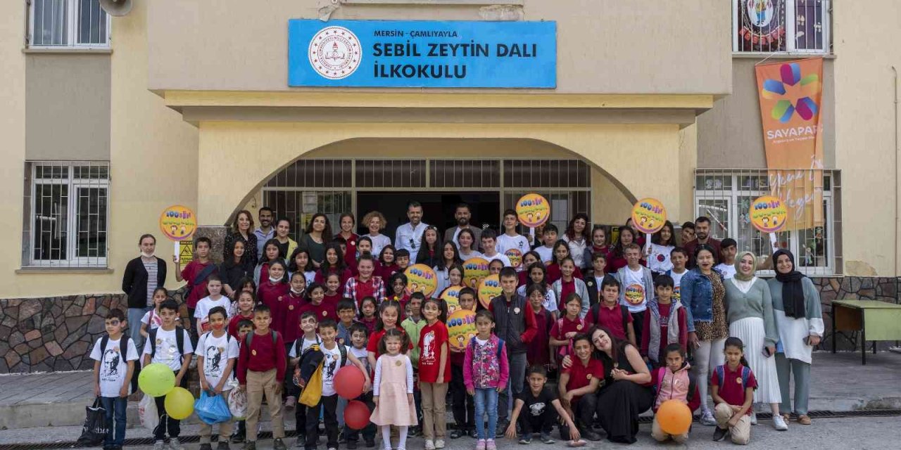 Yazar Müminoğlu, Çamlıyayla’da 100bin Gülücük Etkinliğinde Çocuklarla Buluştu