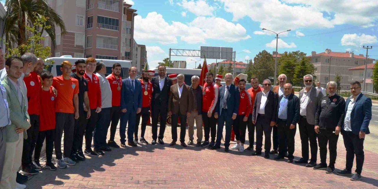 Kulu’da Başarılı Sporcular Ödüllendirildi