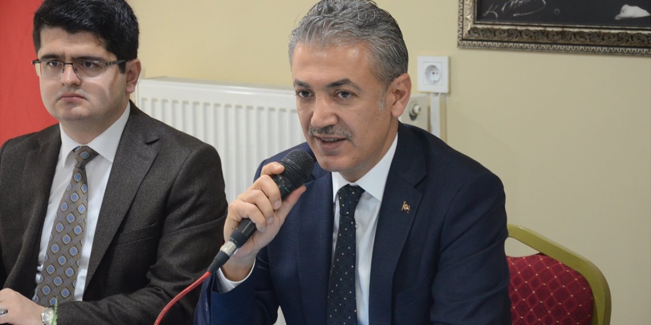 Karaman Valisi Akkoyun Gazetecilerle Bir Araya Geldi