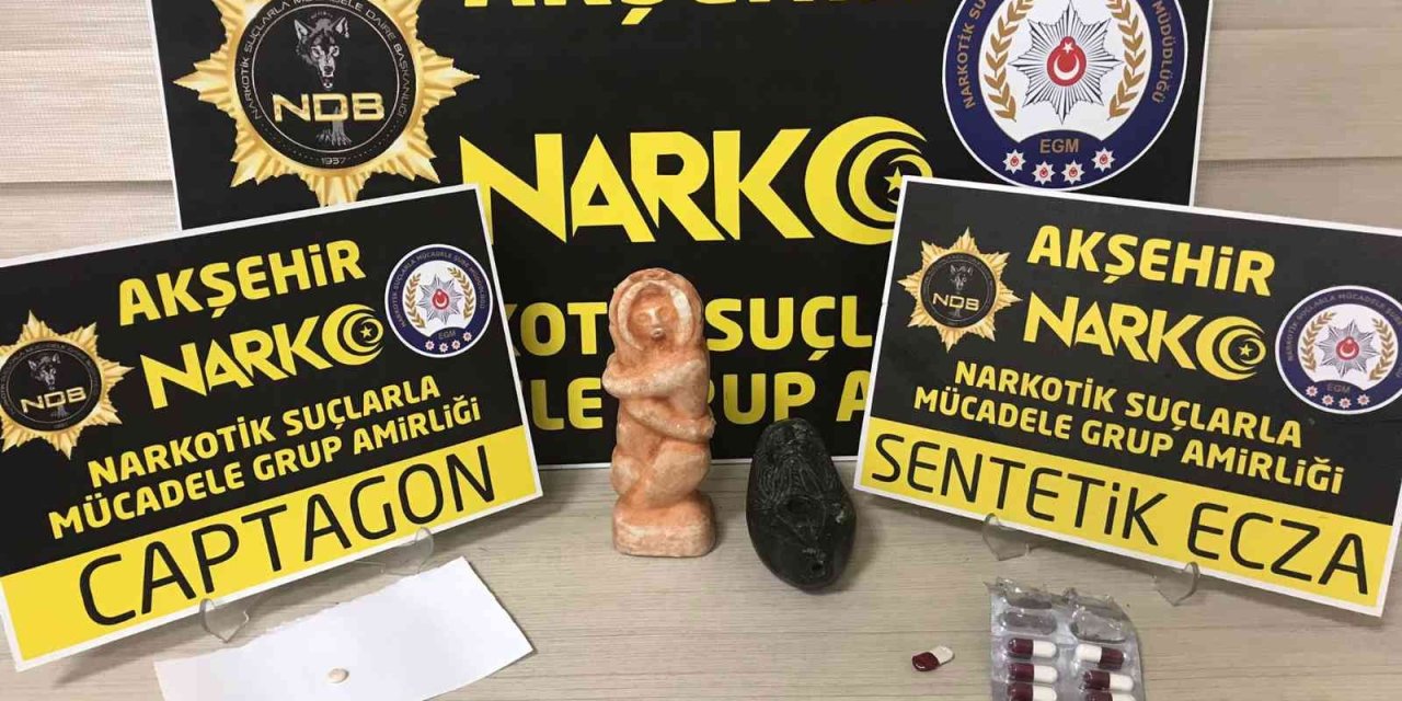 Otobüsteki Yolcunun Üzerinden Uyuşturucu Hap Ve Heykel Çıktı