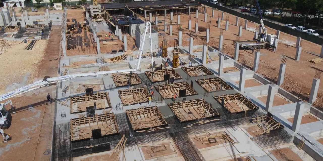 Akdeniz Üniversitesi Katlı Otopark Projesi Yükseliyor