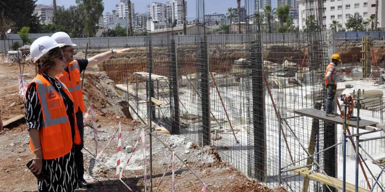 Ak Parti’li Yılmaz, Müftülük Külliyesi İnşaatında İncelemelerde Bulundu