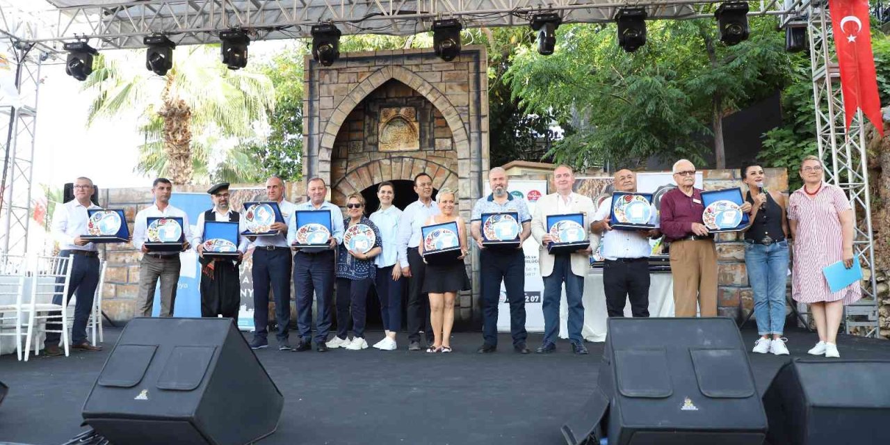 ‘gülüklü Çorba’ Yarışmasında Profesyonel Şefler Kıyasıya Yarıştı