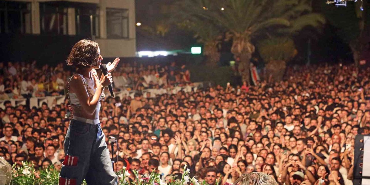 Turizm Ve Sanat Festivalinin Son Gününde Zeynep Bastık Sahne Aldı