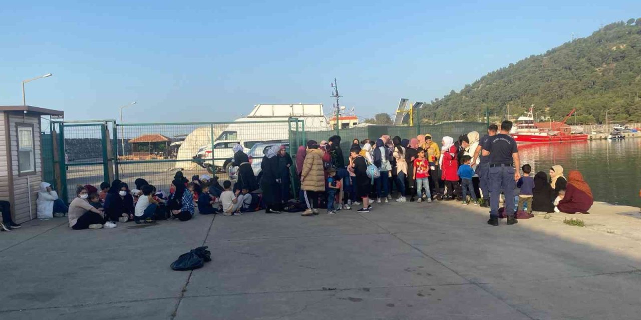 Denizde Yakalanan Düzensiz Göçmenler Karaya Çıkarıldı