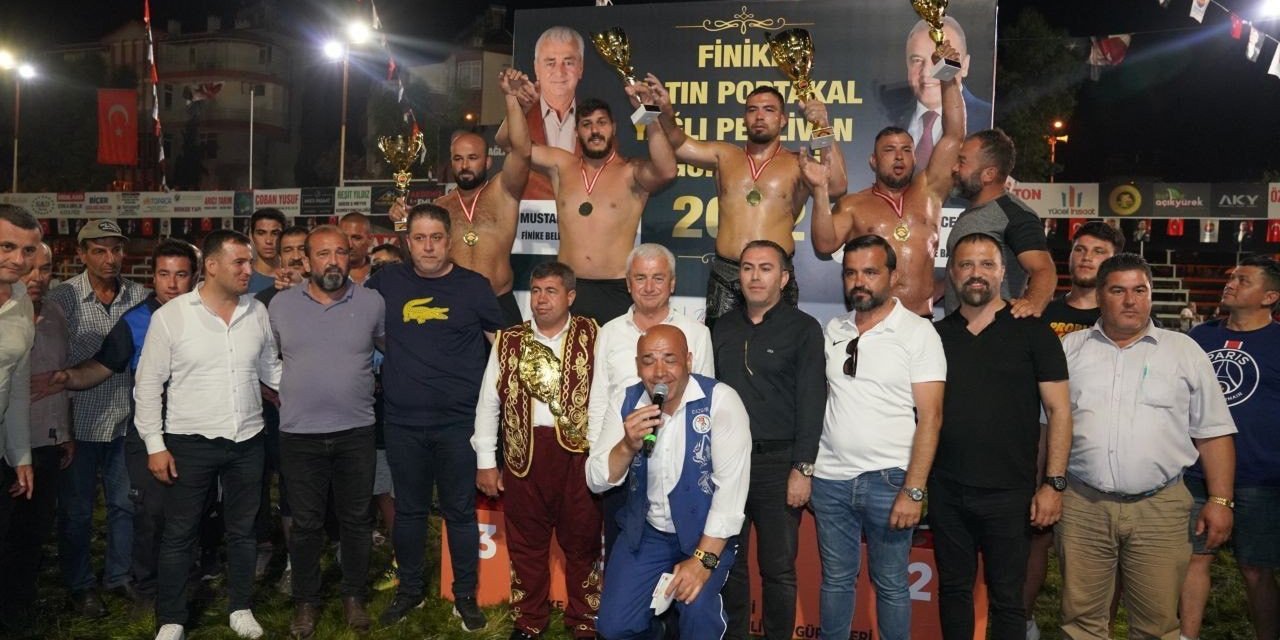 4. Finike Altın Portakal Yağlı Güreşlerinin Başpehlivanı Yusuf Can Zeybek Oldu