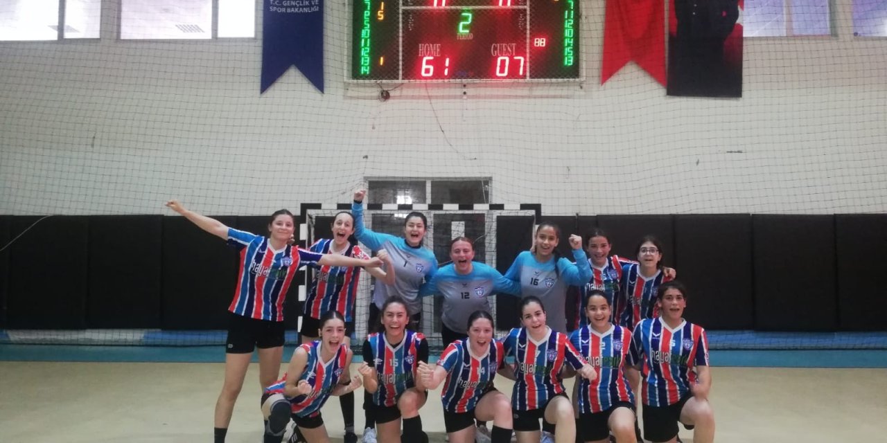 Yıldız Kelebekler Çeyrek Finalde