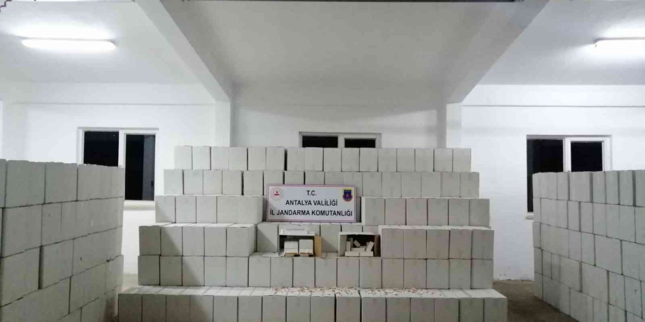 Antalya’da Kaçak Makaron Taşımacılığına Jandarma Baskını