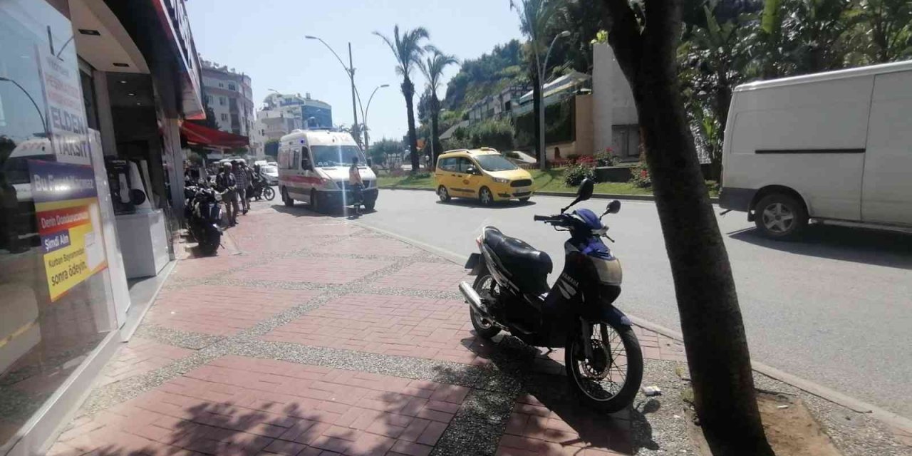 Seyir Halindeyken Motosikletten Düştü, Başını Yere Vurarak Beyin Kanaması Geçirdi