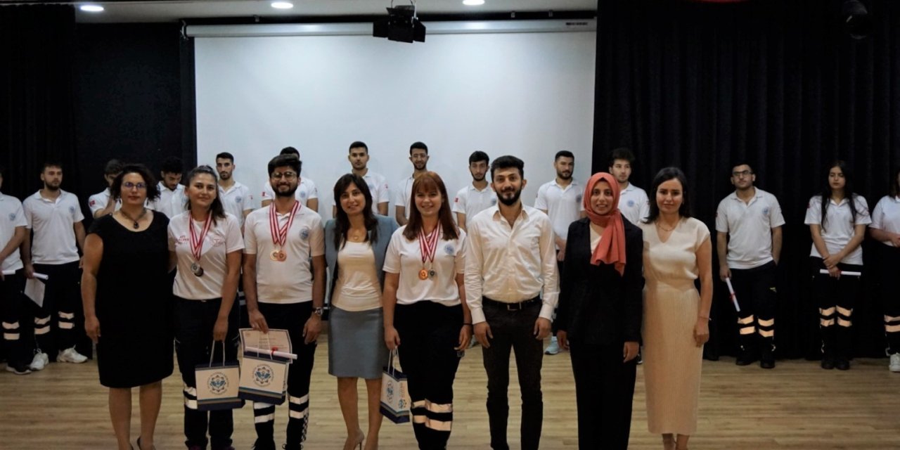 Alkü’lü Paramedikler İlk Yeminlerini Etti